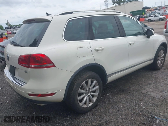 2011 Volkswagen Touareg Sport z VIN WVGFF9BPXBD006399, wystawiony jako IAAI lot #42436074 z przebiegiem 134 075 mil mil oraz . Historia ofert i sprzedaży dostępna na DreamBid. Obrazek 4.