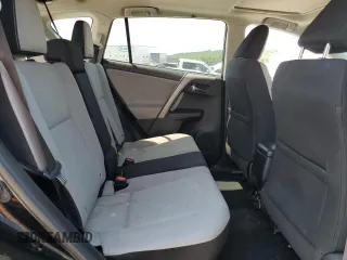 2018 Toyota RAV4 XLE z VIN 2T3RFREV4JW812199, wystawiony jako Copart lot #58485725 z przebiegiem 96 576 mil mil oraz Szkoda całkowita • Salvage title. Historia ofert i sprzedaży dostępna na DreamBid. Obrazek 11.