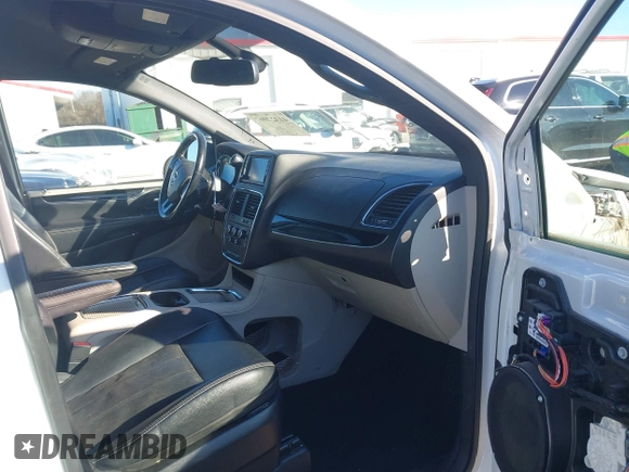 2019 Dodge Grand Caravan SXT with VIN 2C4RDGCG8KR761462, listed as a IAAI auction lot 41322097 with 132,110 mi miles. Bid and sale history available at carsss.com. Image 5.