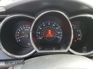 2012 Kia Optima LX z VIN 5XXGM4A70CG070588, wystawiony jako Copart lot #57240995 z przebiegiem 137 601 mil mil oraz Szkoda całkowita • Salvage title. Historia ofert i sprzedaży dostępna na DreamBid. Obrazek 9.