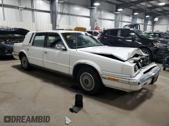 1991 Chrysler New Yorker z VIN 1C3XY66R1MD290977, wystawiony jako Copart lot #83359124 z przebiegiem 98 611 mil mil oraz Szkoda całkowita • Salvage title. Historia ofert i sprzedaży dostępna na DreamBid. Obrazek 4.