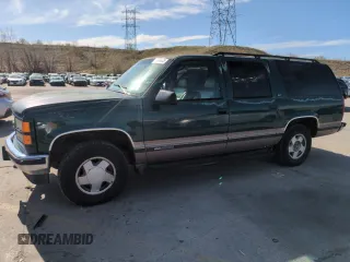 1996 GMC Suburban with VIN 1GKFK16R0TJ729179, listed as a Copart auction lot 51996035 with 206,230 mi miles and Salvage Title. Bid and sale history available at carsss.com. Image 1.