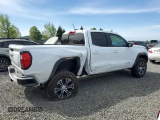 2024 GMC Canyon 4WD AT4 z VIN 1GTP6DEK8R1319281, wystawiony jako Copart lot #54380285 z przebiegiem 2383 mil mil oraz Szkody całkowita. Historia ofert i sprzedaży dostępna na DreamBid. Obrazek 3.