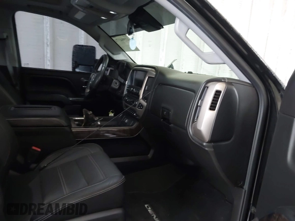 2016 GMC Sierra 2500HD Denali z VIN 1GT12UE82GF207890, wystawiony jako IAAI lot #41994971 z przebiegiem 101 221 mil mil oraz . Historia ofert i sprzedaży dostępna na DreamBid. Obrazek 5.