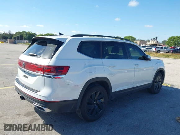 2024 Volkswagen Atlas SE с VIN 1V2JR2CA6RC551229, выставлен на аукционе IAAI как лот 41473599 с пробегом 10 243 миль миль и . История ставок и продаж доступна на DreamBid. Изображение 4.