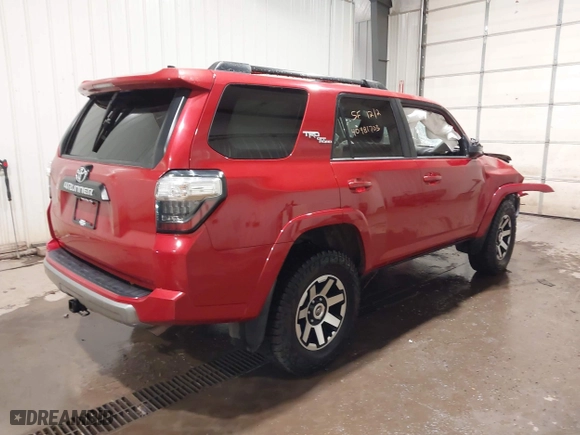 2022 Toyota 4Runner TRD Off Road with VIN JTEPU5JR1N6051181, listed as a IAAI auction lot 40981703 with 45,948 mi miles. Bid and sale history available at carsss.com. Image 4.