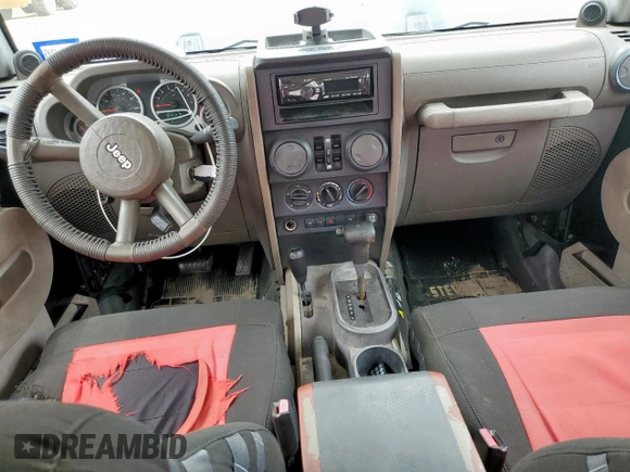 2008 Jeep Wrangler Unlimited Rubicon z VIN 1J4GA69128L529271, wystawiony jako Copart lot #58939945 z przebiegiem 94 503 mil mil oraz Szkoda całkowita • Salvage title. Historia ofert i sprzedaży dostępna na DreamBid. Obrazek 8.