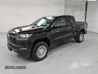 2023 Chevrolet Colorado 2WD Work Truck z VIN 1GCGSBEC3P1177296, wystawiony jako Copart lot #63073935 z przebiegiem 23 338 mil mil oraz Czysty tytuł • Clean title. Historia ofert i sprzedaży dostępna na DreamBid. Obrazek 1.