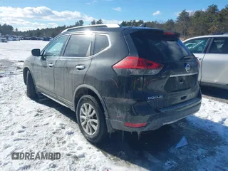 2017 Nissan Rogue SV z VIN KNMAT2MV0HP608665, wystawiony jako IAAI lot #41527630 z przebiegiem 91 335 mil mil oraz . Historia ofert i sprzedaży dostępna na DreamBid. Obrazek 3.