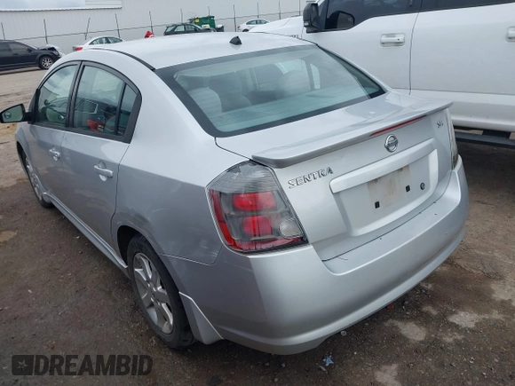 2010 Nissan Sentra S z VIN 3N1AB6AP1AL695996, wystawiony jako IAAI lot #42450128 z przebiegiem 199 606 mil mil oraz . Historia ofert i sprzedaży dostępna na DreamBid. Obrazek 3.