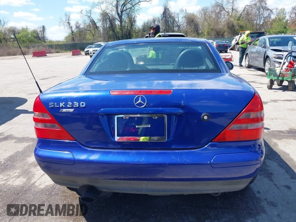 1998 Mercedes-Benz SLK 230/320 with VIN WDBKK47F0WF073233, listed as a IAAI auction lot 42017548 with 125,262 mi miles and . Bid and sale history available at DreamBid. Image 16.