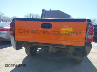 2004 Chevrolet Silverado 1500 Work Truck with VIN 1GCEC14X24Z284372, listed as a IAAI auction lot 41714675 with 193,486 mi miles. Bid and sale history available at carsss.com. Image 6.