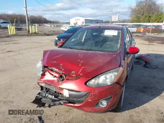 2014 Mazda 2 Touring z VIN JM1DE1LYXE0174756, wystawiony jako IAAI lot #41192740 z przebiegiem 149 948 mil mil oraz . Historia ofert i sprzedaży dostępna na DreamBid. Obrazek 18.
