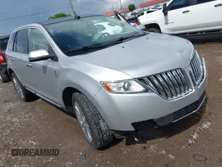 2012 Lincoln MKX z VIN 2LMDJ6JK5CBL19432, wystawiony jako IAAI lot #42247073 z przebiegiem 171 948 mil mil oraz . Historia ofert i sprzedaży dostępna na DreamBid. Obrazek 1.