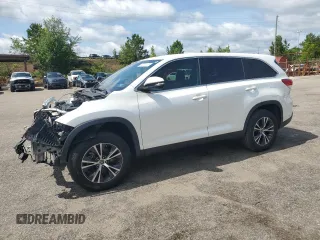 2019 Toyota Highlander LE z VIN 5TDZARFH6KS042906, wystawiony jako Copart lot #55351135 z przebiegiem 72 281 mil mil oraz Szkoda całkowita • Salvage title. Historia ofert i sprzedaży dostępna na DreamBid. Obrazek 1.