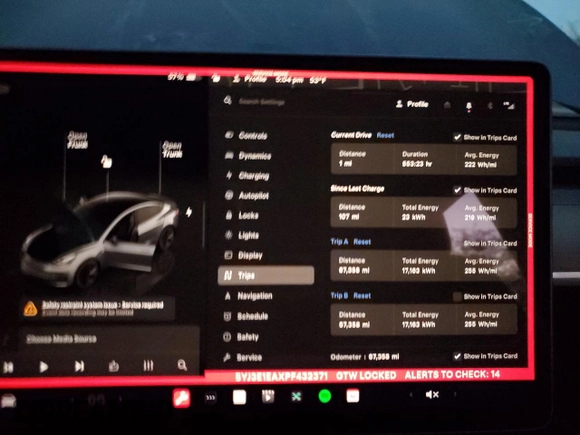 2023 Tesla Model 3 z VIN 5YJ3E1EAXPF432371, wystawiony jako Copart lot #88119935 z przebiegiem 67 358 mil mil oraz Szkoda całkowita • Salvage title. Historia ofert i sprzedaży dostępna na DreamBid. Obrazek 9.