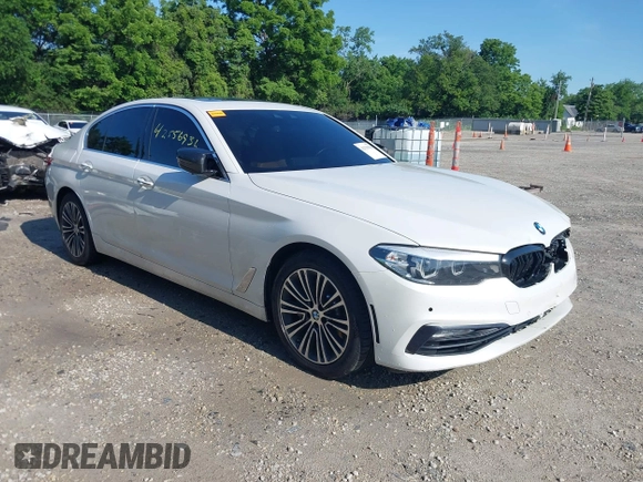 2018 BMW 5 Series 540i xDrive z VIN WBAJE7C59JG892017, wystawiony jako IAAI lot #42556936 z przebiegiem 55 170 mil mil oraz . Historia ofert i sprzedaży dostępna na DreamBid. Obrazek 1.