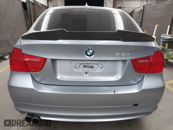 2011 BMW 3 Series 328i z VIN WBAPH5C58BA448671, wystawiony jako IAAI lot #42337923 z przebiegiem 121 888 mil mil oraz . Historia ofert i sprzedaży dostępna na DreamBid. Obrazek 16.