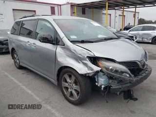 2018 Toyota Sienna SE with VIN 5TDXZ3DC0JS949511, listed as a IAAI auction lot 42194978 with 36,912 mi miles and . Bid and sale history available at DreamBid. Image 1.