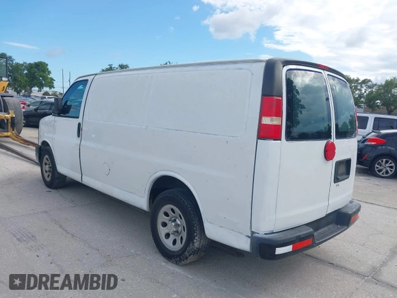 2013 Chevrolet Express Cargo z VIN 1GCSGAFX1D1178983, wystawiony jako IAAI lot #42161794 z przebiegiem 203 985 mil mil oraz . Historia ofert i sprzedaży dostępna na DreamBid. Obrazek 3.