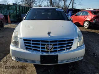 2011 Cadillac DTS z VIN 1G6KA5E6XBU109774, wystawiony jako Copart lot #45548595 z przebiegiem 90 356 mil mil oraz Szkoda całkowita • Salvage title. Historia ofert i sprzedaży dostępna na DreamBid. Obrazek 5.