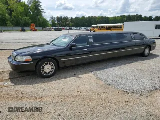 2004 Lincoln Town Car Executive z VIN 1L1FM81W54Y674245, wystawiony jako Copart lot #59638315 z przebiegiem 183 637 mil mil oraz Czysty tytuł • Clean title. Historia ofert i sprzedaży dostępna na DreamBid. Obrazek 1.
