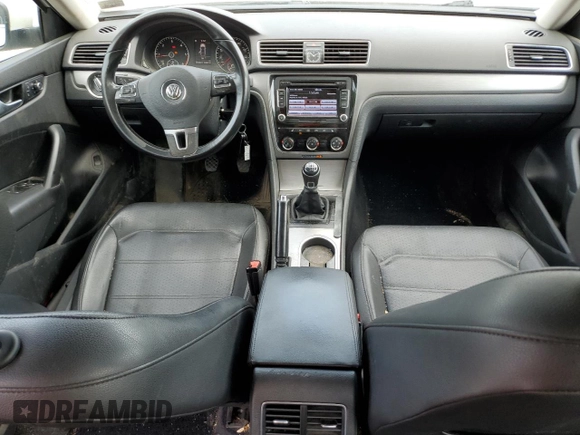 2015 Volkswagen Passat SE z VIN 1VWBV7A39FC010655, wystawiony jako Copart lot #59457165 z przebiegiem 270 971 mil mil oraz Szkoda całkowita • Salvage title. Historia ofert i sprzedaży dostępna na DreamBid. Obrazek 8.