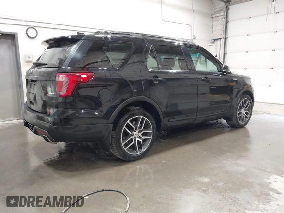 2017 Ford Explorer Sport z VIN 1FM5K8GT1HGB00329, wystawiony jako IAAI lot #42702719 z przebiegiem 102 877 mil mil oraz . Historia ofert i sprzedaży dostępna na DreamBid. Obrazek 4.