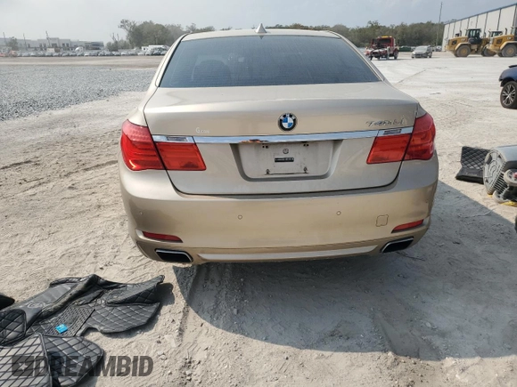 2011 BMW 7 Series 740Li z VIN WBAKB4C52BC574535, wystawiony jako Copart lot #45248435 z przebiegiem Nie podano mil oraz Szkoda całkowita • Salvage title. Historia ofert i sprzedaży dostępna na DreamBid. Obrazek 6.
