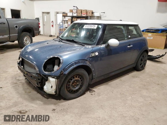 2010 MINI Hardtop z VIN WMWMF3C55ATZ67130, wystawiony jako Copart lot #51225575 z przebiegiem 200 279 mil mil oraz Szkoda całkowita • Salvage title. Historia ofert i sprzedaży dostępna na DreamBid. Obrazek 1.