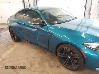 2018 BMW M2 z VIN WBS1J5C58JVD36727, wystawiony jako IAAI lot #41939937 z przebiegiem 31 959 mil mil oraz . Historia ofert i sprzedaży dostępna na DreamBid. Obrazek 6.