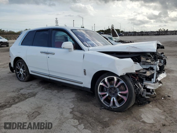 2022 Rolls-Royce Cullinan z VIN SLATV4C09NU210833, wystawiony jako Copart lot #86283314 z przebiegiem 6 301 mil mil oraz Nie do naprawy • Non repairable. Historia ofert i sprzedaży dostępna na DreamBid. Obrazek 4.