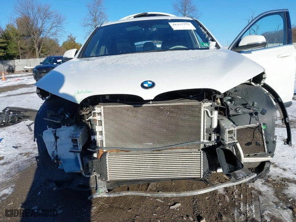 2018 BMW X1 xDrive28i with VIN WBXHT3C36J5L30217, listed as a IAAI auction lot 41237775 with 60,071 mi miles. Bid and sale history available at carsss.com. Image 6.