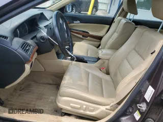 2011 Honda Accord EX-L z VIN 1HGCP3F82BA016447, wystawiony jako Copart lot #59323475 z przebiegiem 174 297 mil mil oraz Szkoda całkowita • Salvage title. Historia ofert i sprzedaży dostępna na DreamBid. Obrazek 7.
