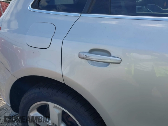 2012 Audi Q5 Premium Plus with VIN WA1LFAFP9CA098556, listed as a IAAI auction lot 42667989 with 144,427 mi miles and . Bid and sale history available at DreamBid. Image 6.