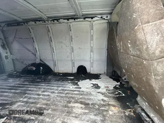 2003 GMC Savana Cargo z VIN 1GTHG35U431113170, wystawiony jako Copart lot #59030535 z przebiegiem 293 807 mil mil oraz Tytuł czysty. Historia ofert i sprzedaży dostępna na DreamBid. Obrazek 6.