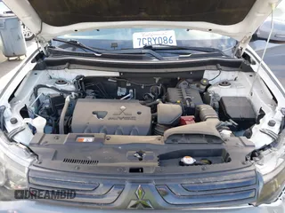 2014 Mitsubishi Outlander SE z VIN JA4AD3A37EZ011335, wystawiony jako IAAI lot #42115343 z przebiegiem 129 159 mil mil oraz . Historia ofert i sprzedaży dostępna na DreamBid. Obrazek 10.