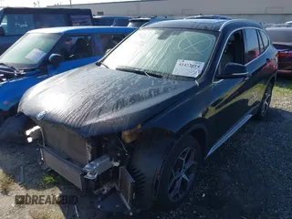 2018 BMW X1 sDrive28i z VIN WBXHU7C39J5L07129, wystawiony jako IAAI lot #41472014 z przebiegiem 56 486 mil mil oraz . Historia ofert i sprzedaży dostępna na DreamBid. Obrazek 18.