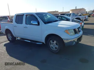 2006 Nissan Frontier SE z VIN 1N6AD07U16C475162, wystawiony jako IAAI lot #41536157 z przebiegiem 129 926 mil mil oraz . Historia ofert i sprzedaży dostępna na DreamBid. Obrazek 1.