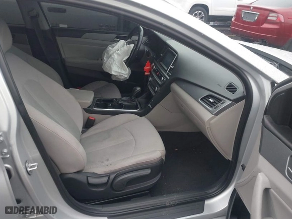 2019 Hyundai Sonata Sport with VIN 5NPE34AFXKH770235, listed as a IAAI auction lot 40941753 with 111,169 mi miles. Bid and sale history available at carsss.com. Image 5.