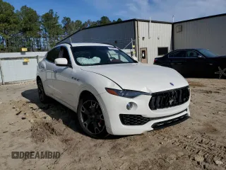 2017 Maserati Levante S with VIN ZN661YUSXHX237310, listed as a Copart auction lot 45081913 with 59,568 mi miles. Bid and sale history available at carsss.com. Image 4.