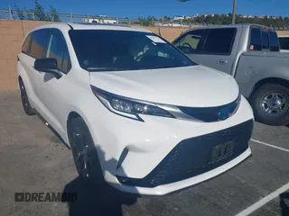 2024 Toyota Sienna XSE with VIN 5TDXRKEC4RS200263, listed as a IAAI auction lot 41287328 with 13,948 mi miles. Bid and sale history available at carsss.com. Image 1.