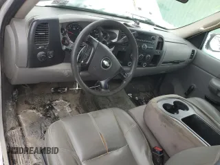 2009 Chevrolet Silverado 1500 with VIN 1GBHC44KX9F170295, listed as a Copart auction lot 45369965 with 166,640 mi miles and Salvage Title. Bid and sale history available at DreamBid. Image 8.