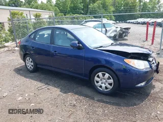 2009 Hyundai Elantra SE z VIN KMHDU46D99U597299, wystawiony jako IAAI lot #42395907 z przebiegiem 141 628 mil mil oraz . Historia ofert i sprzedaży dostępna na DreamBid. Obrazek 1.