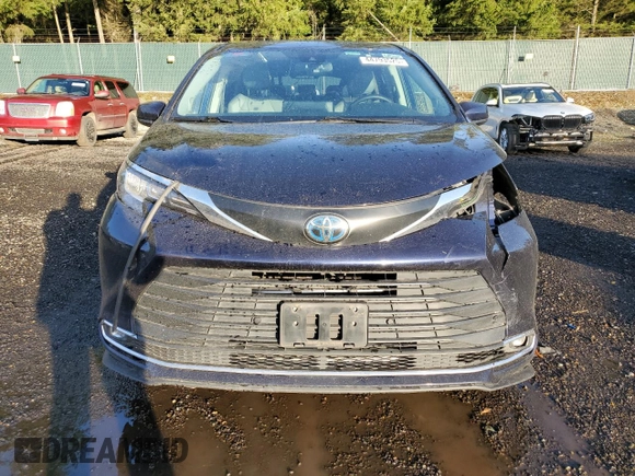 2021 Toyota Sienna XLE with VIN 5TDJRKEC4MS069575, listed as a Copart auction lot 44793525 with 141,319 mi miles and Salvage Title. Bid and sale history available at carsss.com. Image 5.