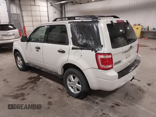 2010 Ford Escape XLT z VIN 1FMCU9DG9AKD19976, wystawiony jako IAAI lot #42288777 z przebiegiem 155 995 mil mil oraz . Historia ofert i sprzedaży dostępna na DreamBid. Obrazek 3.