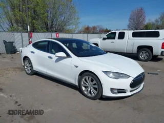 2014 Tesla Model S P85D with VIN 5YJSA1H20EFP63761, listed as a IAAI auction lot 41980472 with 109,164 mi miles and . Bid and sale history available at DreamBid. Image 1.