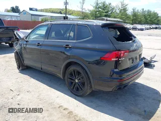 2022 Volkswagen Tiguan SE R-Line Black z VIN 3VV8B7AX8NM083992, wystawiony jako IAAI lot #42101368 z przebiegiem 40 319 mil mil oraz . Historia ofert i sprzedaży dostępna na DreamBid. Obrazek 3.