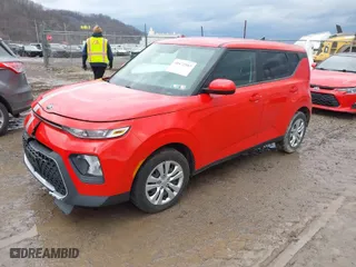 2020 Kia Soul LX with VIN KNDJ23AU9L7048111, listed as a IAAI auction lot 41672507 with 27,946 mi miles. Bid and sale history available at carsss.com. Image 2.
