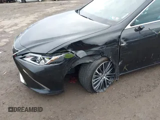 2022 Lexus ES 350 z VIN 58ADZ1B13NU122178, wystawiony jako IAAI lot #41125865 z przebiegiem 35 903 mil mil oraz . Historia ofert i sprzedaży dostępna na DreamBid. Obrazek 6.